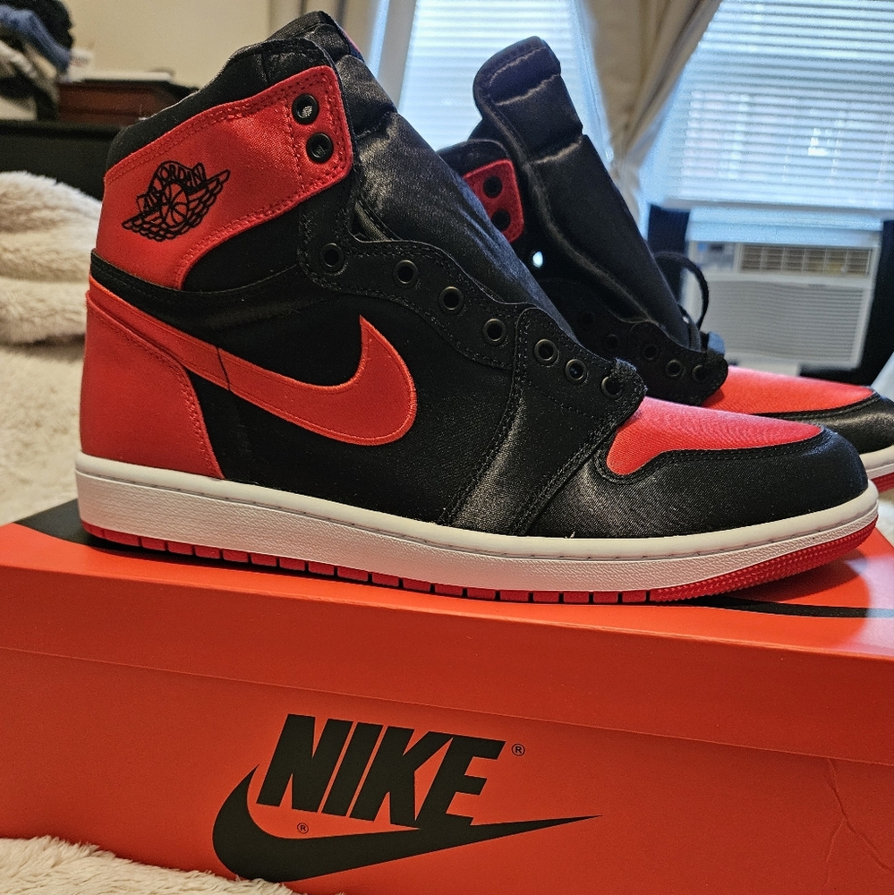 Jordan 1 Retro High OG Satin Bred
